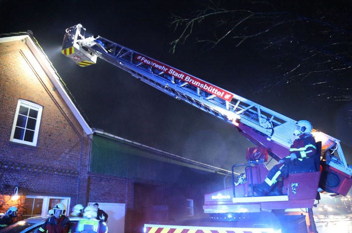 FW-HEI: Großeinsatz in Brunsbüttel - Feuerwehr löscht Brand in Schweinestall