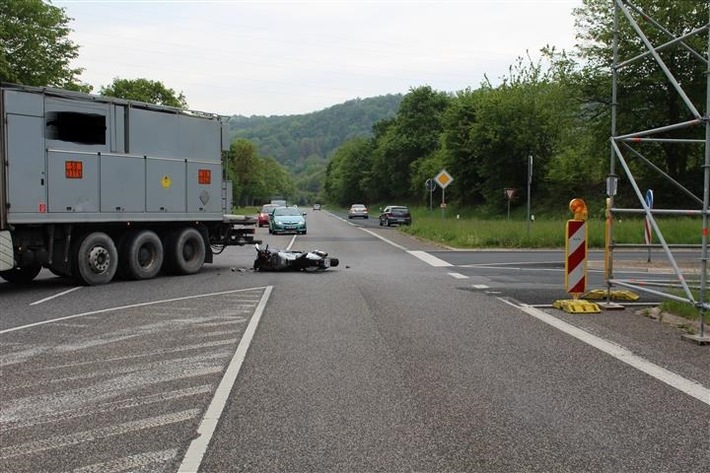 POL-PDKO: Lkw nimmt Kradfahrer die Vorfahrt