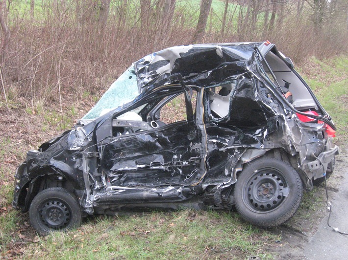 POL-NOM: 22 Jährige bei Verkehrsunfall getötet