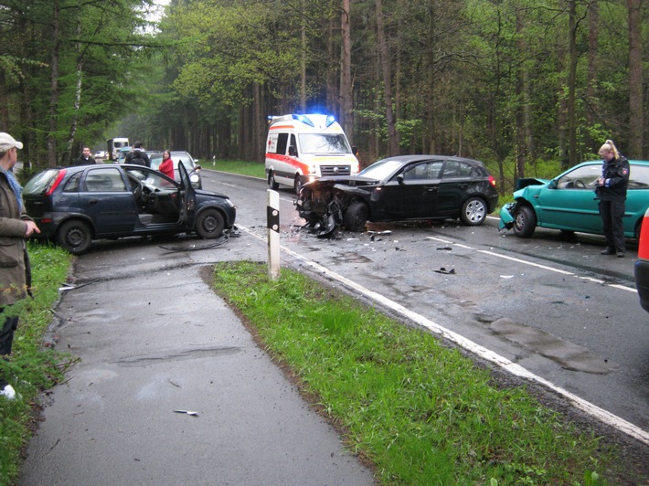 POL-WL: Verkehrsunfall Hollenstedt, Verkehrsunfall Bullenhausen, Verkehrsunfall Bendestorf, Trunkenheit Salzhausen