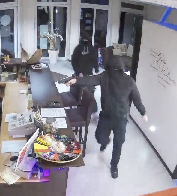 POL-DEL: Stadt Delmenhorst: Raub auf Sonnenstudio +++ Fahndung mithilfe der Öffentlichkeit
