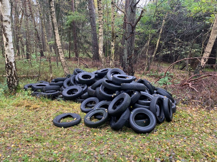 POL-ROW: ++ Altreifen im Wald entsorgt - Polizei bittet um Hinweise ++