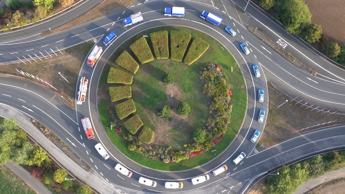 POL-PPMZ: Mainz, Retter setzen Zeichen zum europäischen Tag mit "0" Verkehrstoten!
Gemeinsame Pressemitteilung der Mainzer Hilfs- und Rettungsdienste und des Polizeipräsidiums Mainz