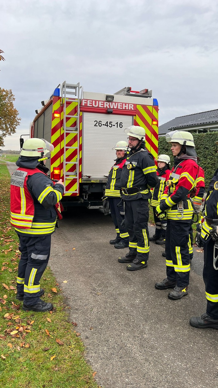 FFW Schiffdorf: 14 Teilnehmerinnen und Teilnehmer absolvieren erfolgreich Qualifikationsstufe 2