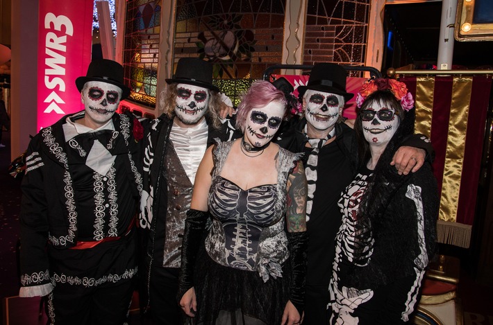 Star-DJs Alle Farben und Vize bei der &quot;SWR3 Halloween Party&quot; im Europa-Park