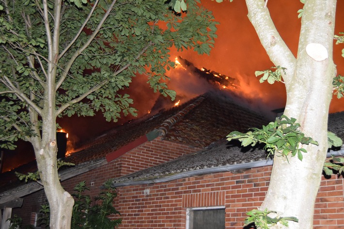 POL-NI: Stolzenau-Großbrand eines landwirtschaftlichen Anwesens