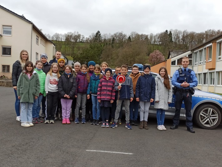 POL-PDWIL: Die #BitBürgerpolizei zu Besuch in der Grundschule St. Hubertus in Körperich