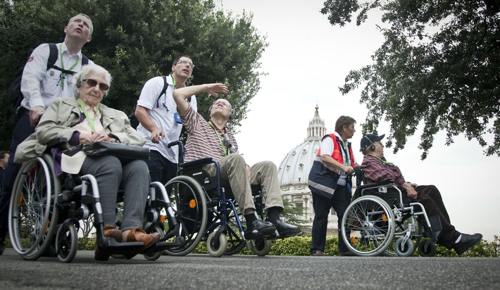 200 Menschen mit Behinderung pilgern nach Rom / Malteser Wallfahrt führt zum Papst und zum berühmten Schlüsselloch