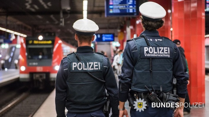 Bundespolizeidirektion München: Alkoholisierter S-Bahn-Surfer / Bundespolizei warnt vor lebensgefährlichem Unsinn!