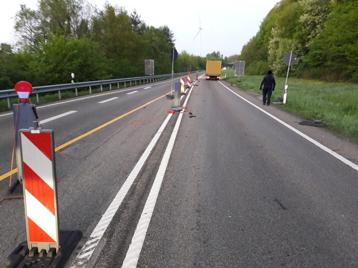 POL-PDPS: Thaleischweiler-Fröschen, Unfallflucht auf Autobahnzubringer