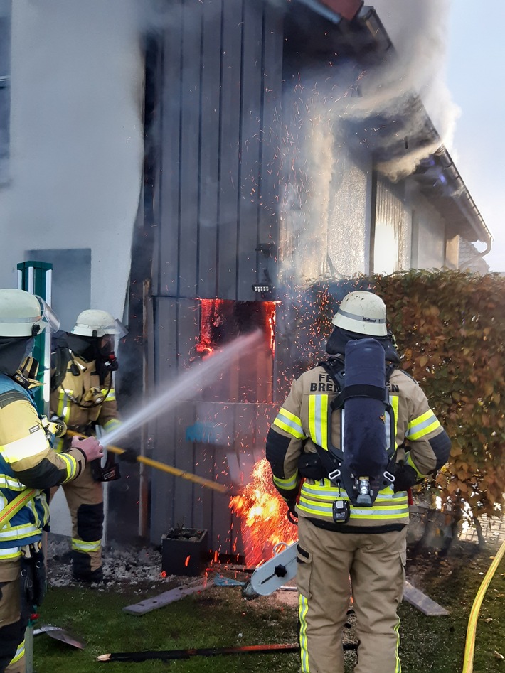 FW Bremerhaven: Wohngebäudebrand in Bremerhaven