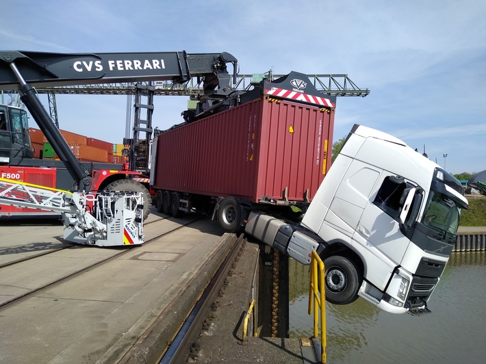 PP-ELT: Verkehrsunfall im Hafen Trier