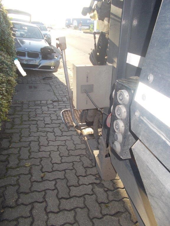 POL-PDLD: Müllwagenfahrer verhindert schlimmeren Unfall