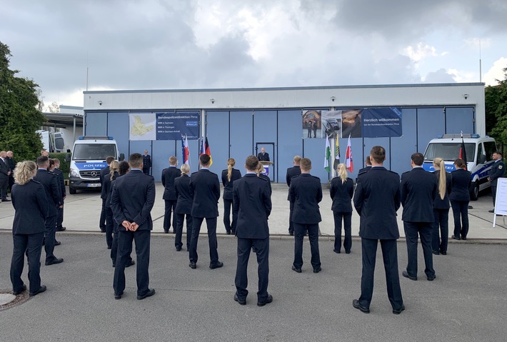 BPOLD PIR: Bundespolizei in Mitteldeutschland begrüßt und vereidigt 37 neue Kolleginnen und Kollegen