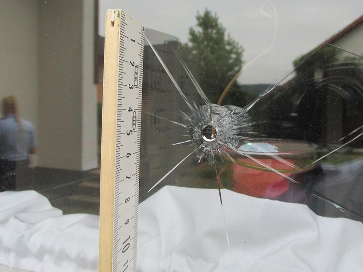 POL-MK: Unbekannte beschießen Fenster mit Stahlkugeln: Zeugen gesucht