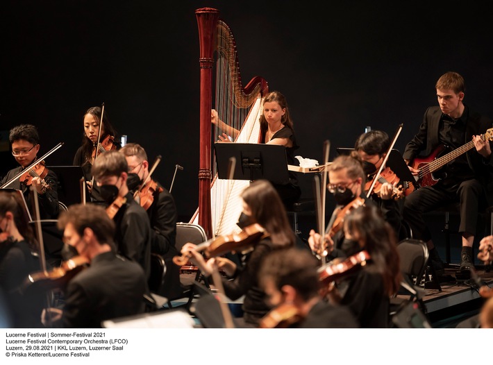 Geburtstagskonzert des Lucerne Festival Contemporary Orchestra in Köln / Gastspielpremiere mit dem französischen Dirigenten Sylvain Cambreling am 4. September in der Kölner Philharmonie
