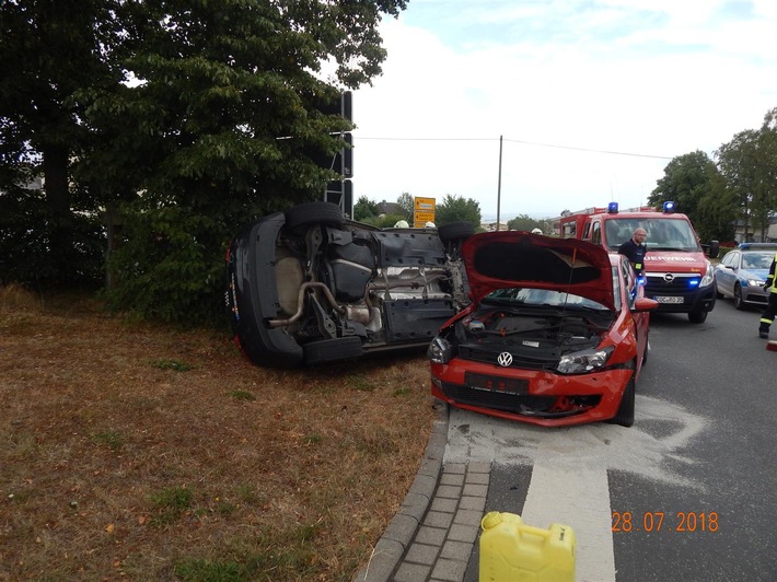 POL-PDMY: Verkehrsunfall mit 1 Schwer-, 2 Leichtverletzten und erheblichem Sachschaden