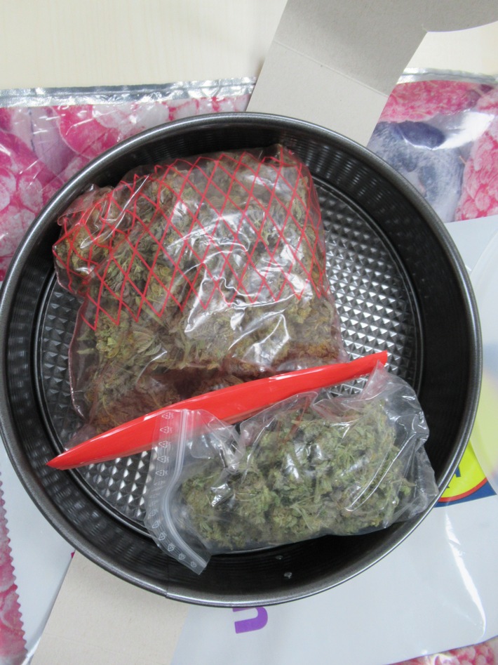 HZA-EF: Zoll beschlagnahmt Marihuana