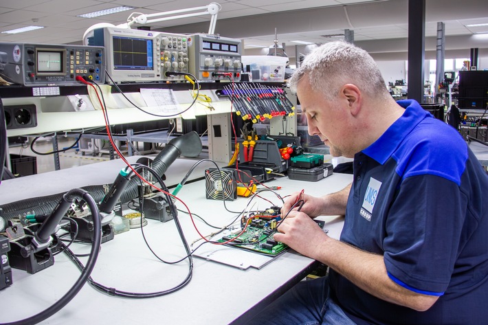 Sonepar und UNIS Group kooperieren bei Reparaturen von Industrieelektronik und Motoren