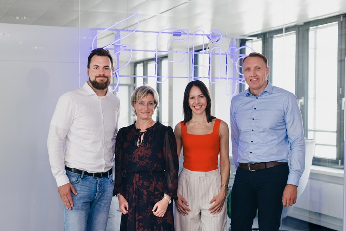 Wirtschaftsministerin Hoffmeister-Kraut unterstützt Start-Up-Standort Stuttgart: Bosch führt Flip als Mitarbeiter-Plattform für die operative Fläche ein