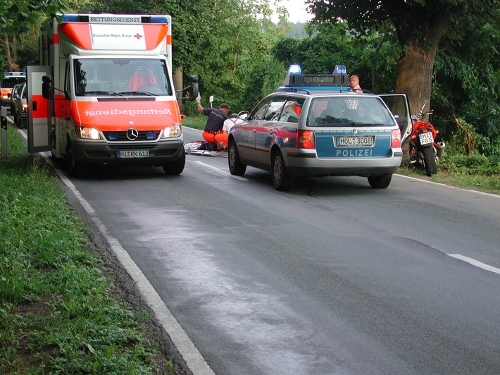 POL-HOL: Landesstraße 484 - Holzen - Grünenplan: 28-jährige Kradfahrerin schwer verletzt - "Verschaltet" und Kontrolle über die Maschine verloren -