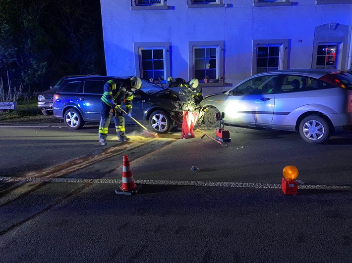 FW-EN: PKW verunfallt auf Wittener Straße