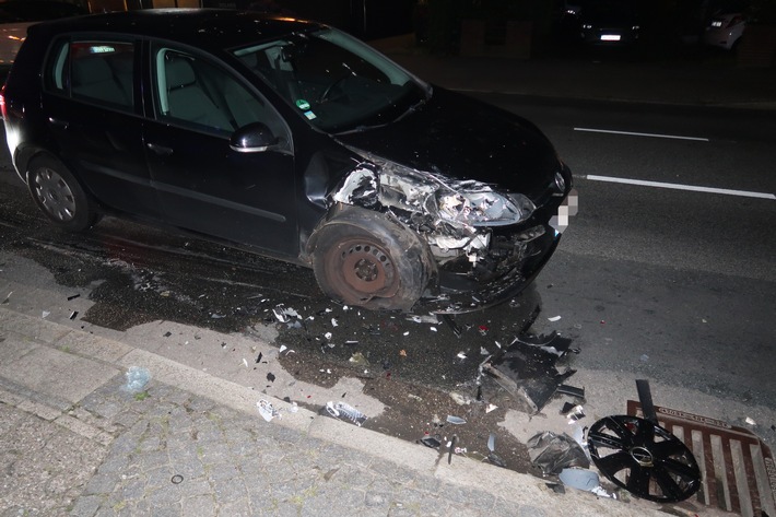 POL-DEL: Stadt Delmenhorst: Zwei Autos durch Verkehrsunfall erheblich beschädigt