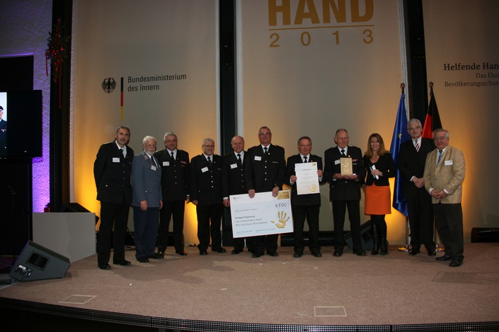 Feuerwehrprojekte mit &quot;Helfender Hand&quot; geehrt / Ehrenamts-Förderpreis des Bundesministers des Innern in Berlin verliehen