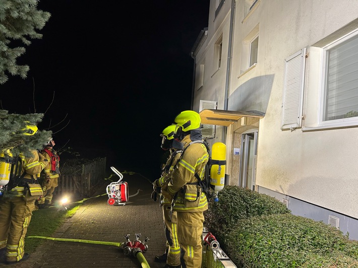 FW Ratingen: Wohnungsbrand mit zwei Verletzten Personen