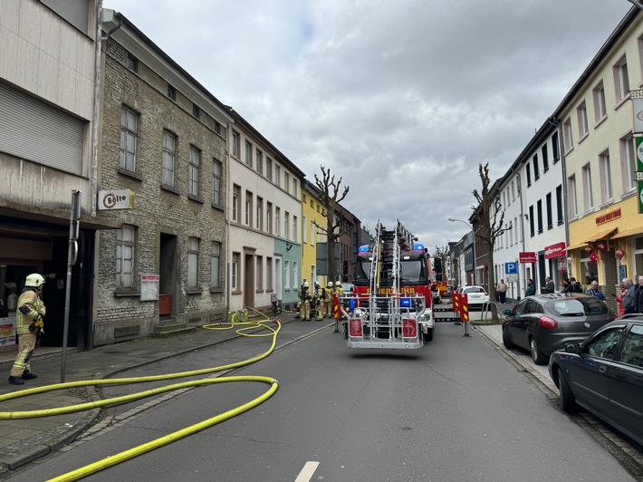 FW Tönisvorst: Wohnungsbrand in Tönisvorst