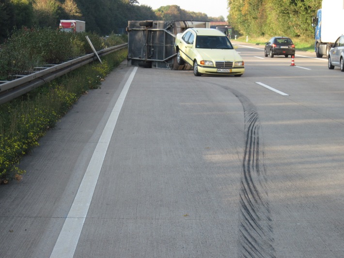 POL-HI: BAB 7, Landkreis Hildesheim, Behinderungen nach Verkehrsunfall durch PKW mit Wohnanhänger.