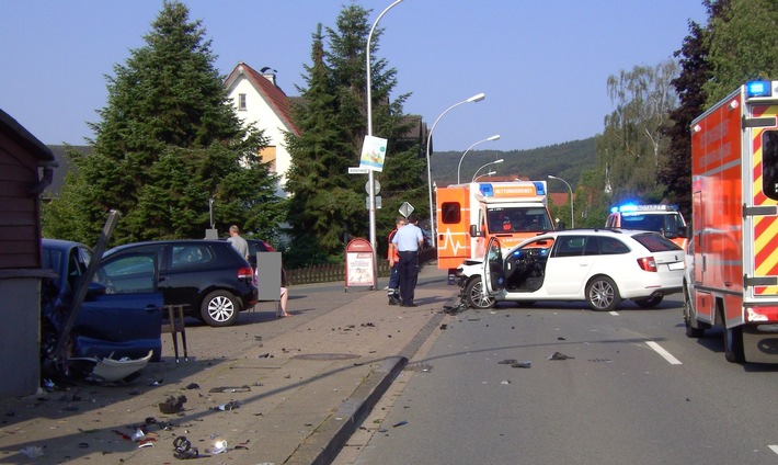 POL-MI: Drei Leichtverletzte bei Unfall in Oberbauerschaft