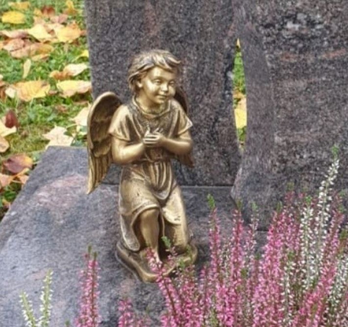 POL-PDTR: Diebstahl einer Grabfigur auf dem Friedhof Almerich