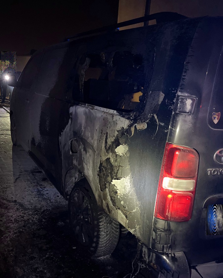 POL-OB: Zeugen nach Fahrzeugbrand gesucht