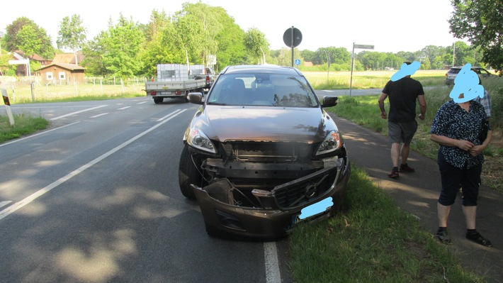 POL-NI: Verkehrsunfall zwischen Pkw und Lkw