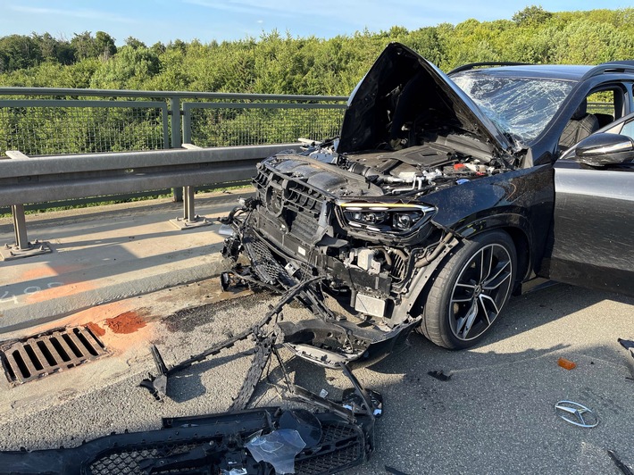 POL-BI: Drei Verletzte bei Unfall nach Fahrstreifenwechsel