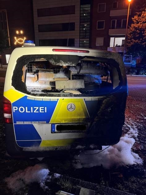 BPOL NRW: Feuer am Streifenwagen der Bundespolizei - Ermittlungen laufen