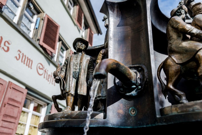 Wo Brunnen Wasser spenden und kostenlos Trinkflaschen aufgefüllt werden.