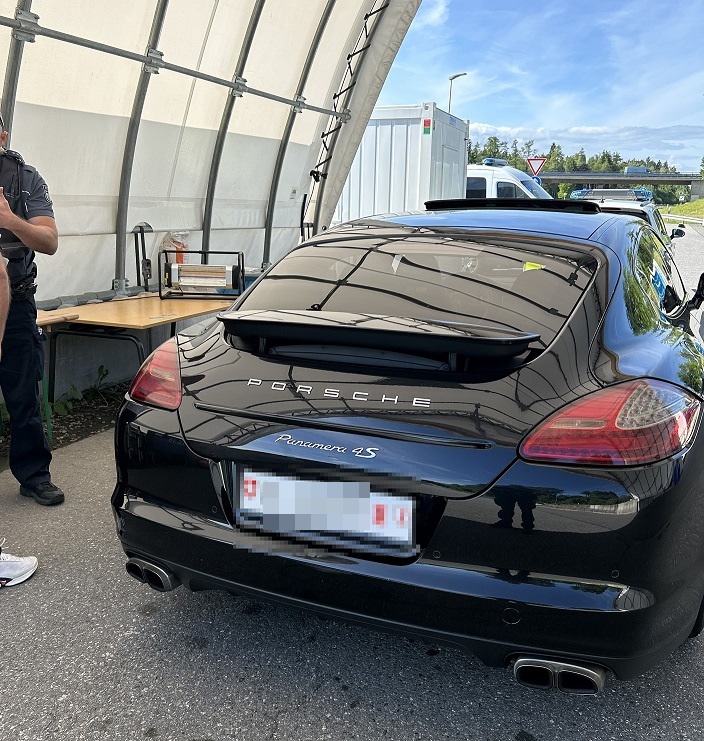 HZA-UL: Zollkontrollen im Grenzgebiet - Porsche aus der Schweiz nachverzollt