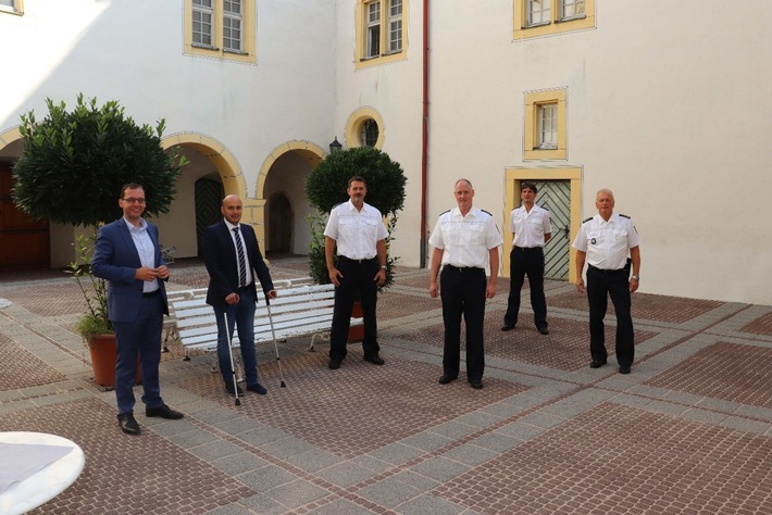 POL-KN: (Immendingen) Amtswechsel beim Polizeiposten Immendingen - PHK Eiberle wechselt nach Tuttlingen - PHK Stehle wird neuer Leiter des Polizeipostens (17.09.2020)