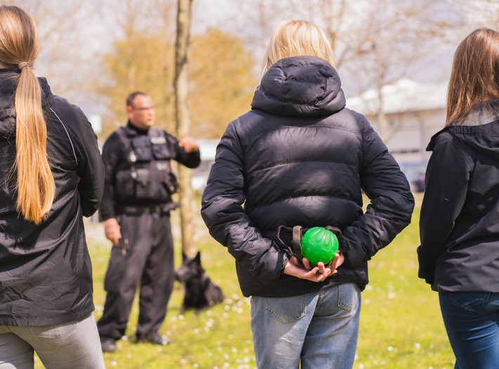 BPOL-HRO: "GirlsDay-Zukunftstag" bei der Bundespolizeiinspektion Rostock