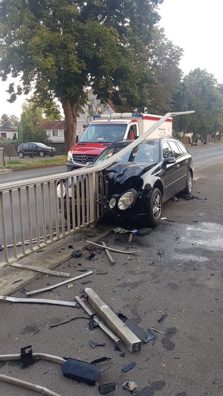POL-NI: Nienburg: 26-jähriger ohne Fahrerlaubnis baut schweren Unfall