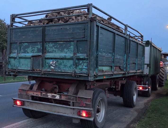 POL-WES: Hamminkeln - Verkehrsdienst untersagt Trecker-Gespann die Weiterfahrt