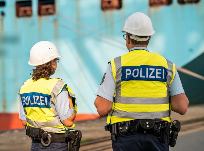 BPOL-HB: Bundespolizei fasst gesuchten Mann auf Offshore-Schiff