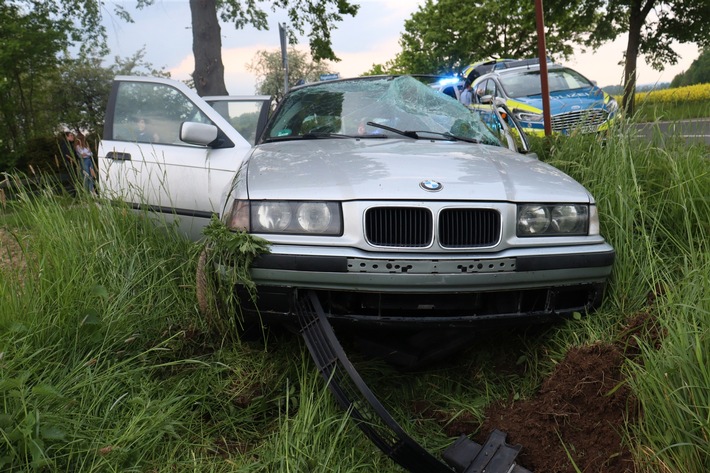 POL-HF: BMW überschlägt sich - 17-Jähriger leicht verletzt