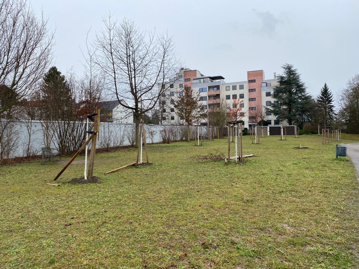 POL-LB: Ludwigsburg-Pflugfelden: Vandalismus in der Grünanlage "Grünzug"