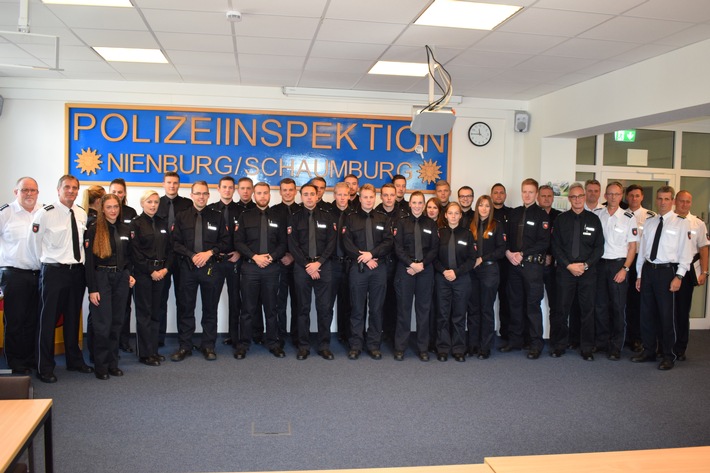 POL-NI: Nienburg-26 neue Polizeibeamtinnen und -beamte in Nienburg und Schaumburg