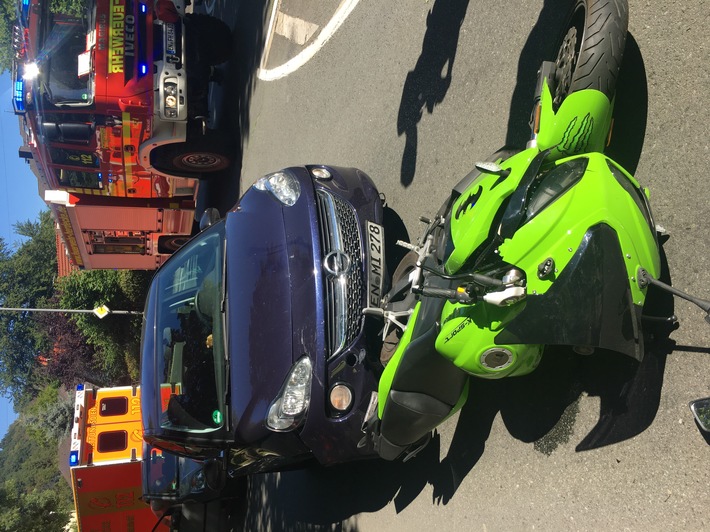 FW-EN: Verkehrsunfall mit Motorrad fordert eine verletzte Person
