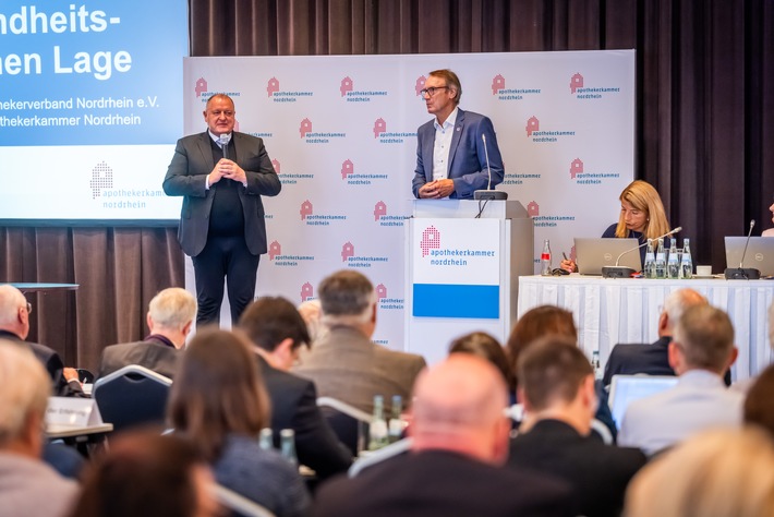 ABDA-Präsident bei Kammerversammlung in Nordrhein: Versandhandel zerstört Grundlagen der Apotheken vor Ort / Delegierte der Kammerversammlung verabschieden Resolution gegen Online-Anbieter