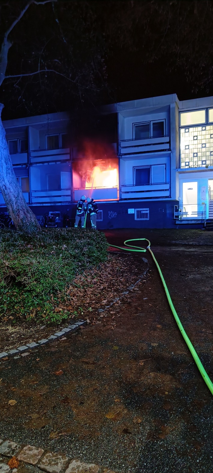 FW Konstanz: Verkehrsunfall und Brand in Übergangswohnheim